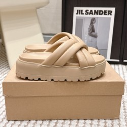 Inuikii Slippers Collection
Women 35-40
