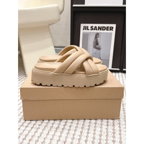 Inuikii Slippers Collection
Women 35-40
