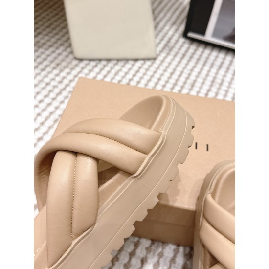 Inuikii Slippers Collection
Women 35-40
