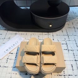 Inuikii Slippers Collection
Women 35-40
