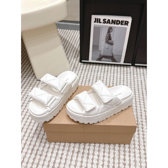 Inuikii Slippers Collection
Women 35-40
