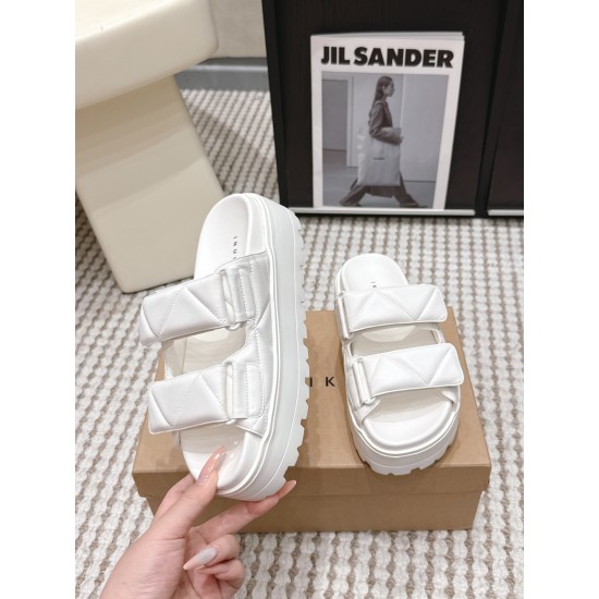 Inuikii Slippers Collection
Women 35-40
