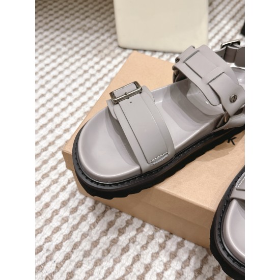 Inuikii Slippers Collection
Women 35-40
