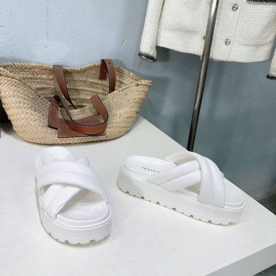 Inuikii Slippers Collection
Women 35-40
