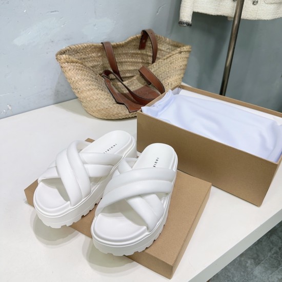 Inuikii Slippers Collection
Women 35-40
