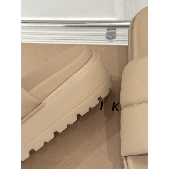 Inuikii Slippers Collection
Women 35-40
