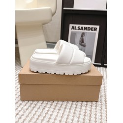 Inuikii Slippers Collection
Women 35-40
