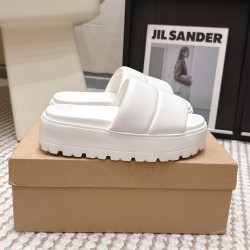Inuikii Slippers Collection
Women 35-40
