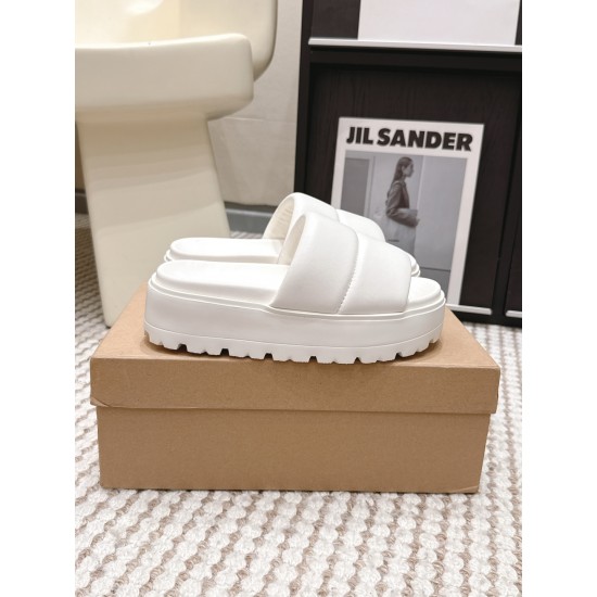 Inuikii Slippers Collection
Women 35-40
