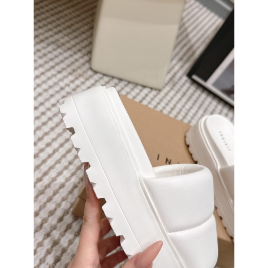 Inuikii Slippers Collection
Women 35-40
