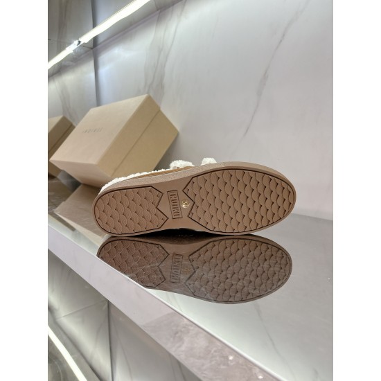 Inuikii Slippers Collection
Women 35-40
