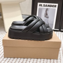 Inuikii Slippers Collection
Women 35-40
