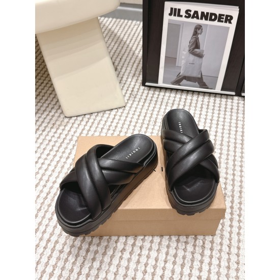 Inuikii Slippers Collection
Women 35-40

