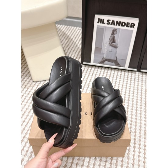 Inuikii Slippers Collection
Women 35-40
