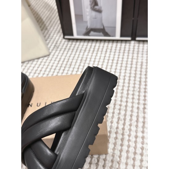 Inuikii Slippers Collection
Women 35-40
