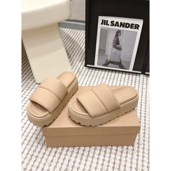 Inuikii Slippers Collection
Women 35-40

