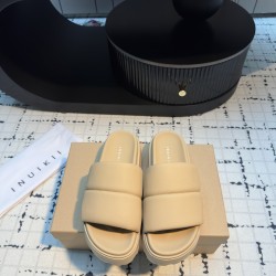 Inuikii Slippers Collection
Women 35-40
