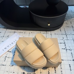 Inuikii Slippers Collection
Women 35-40
