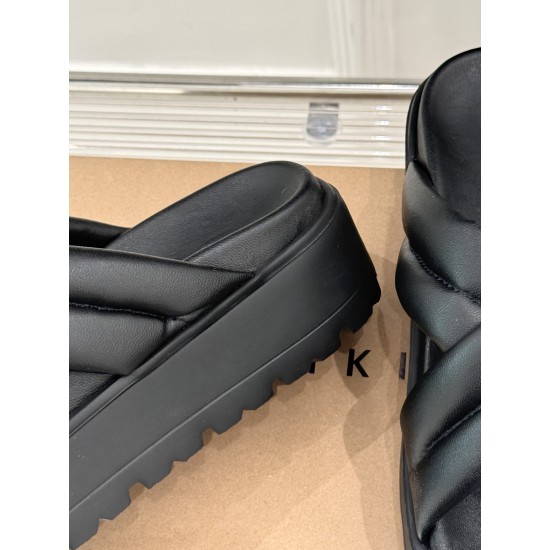 Inuikii Slippers Collection
Women 35-40
