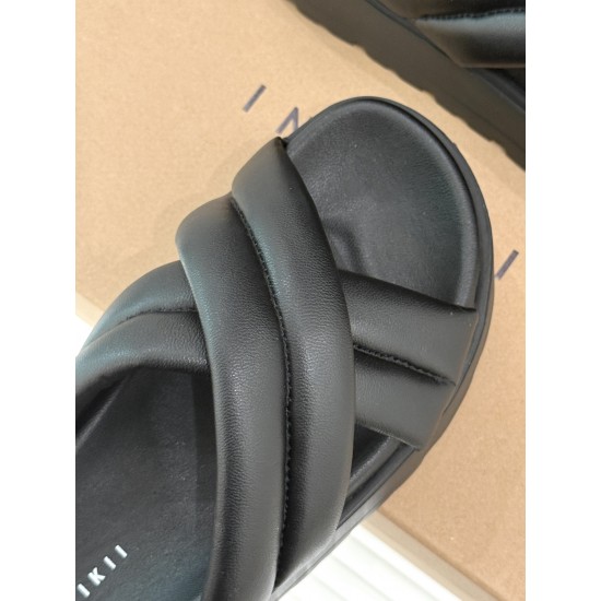Inuikii Slippers Collection
Women 35-40
