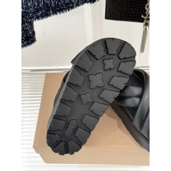 Inuikii Slippers Collection
Women 35-40
