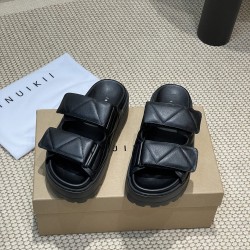 Inuikii Slippers Collection
Women 35-40

