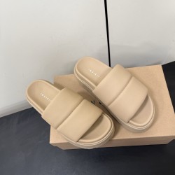 Inuikii Slippers Collection
Women 35-40
