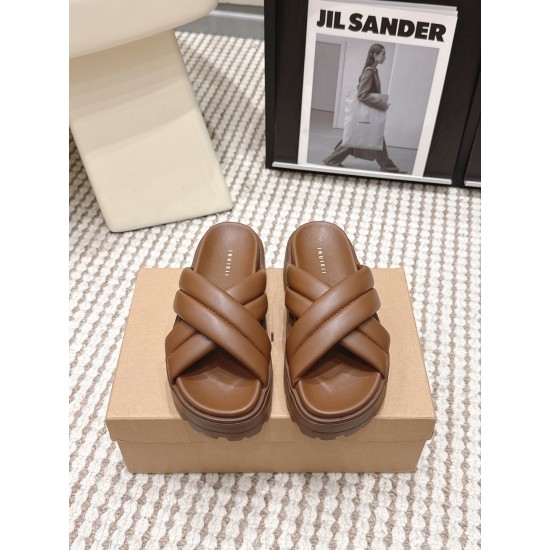 Inuikii Slippers Collection
Women 35-40
