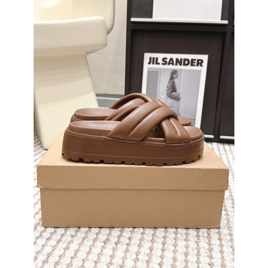Inuikii Slippers Collection
Women 35-40
