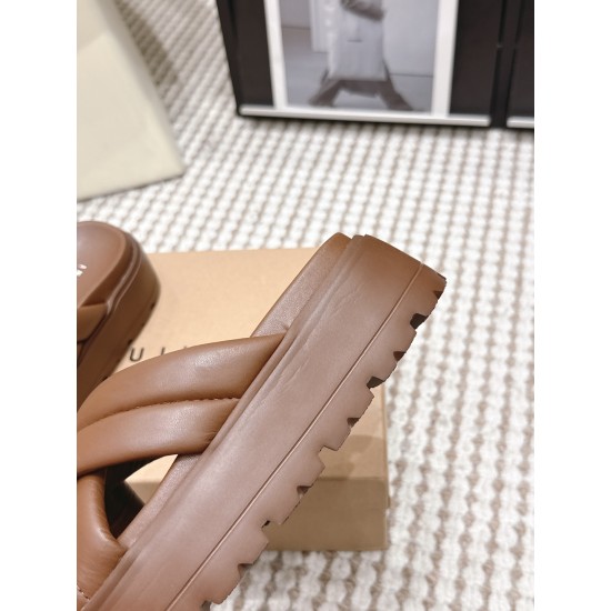 Inuikii Slippers Collection
Women 35-40
