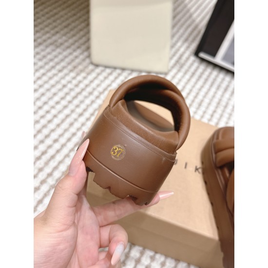 Inuikii Slippers Collection
Women 35-40
