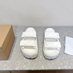 Inuikii Slippers Collection
Women 35-40
