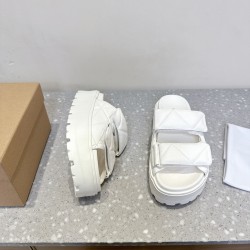 Inuikii Slippers Collection
Women 35-40
