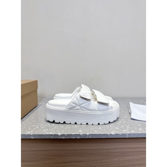 Inuikii Slippers Collection
Women 35-40

