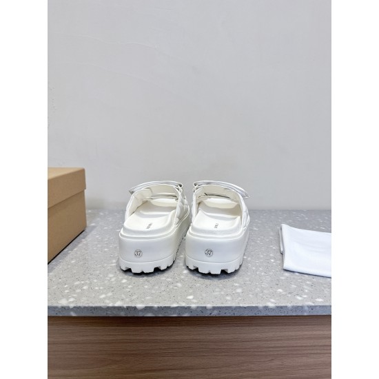 Inuikii Slippers Collection
Women 35-40
