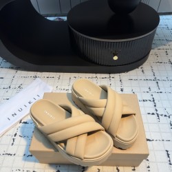 Inuikii Slippers Collection
Women 35-40
