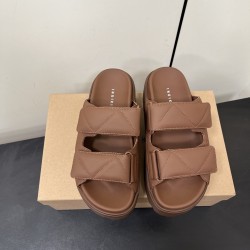 Inuikii Slippers Collection
Women 35-40
