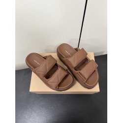 Inuikii Slippers Collection
Women 35-40
