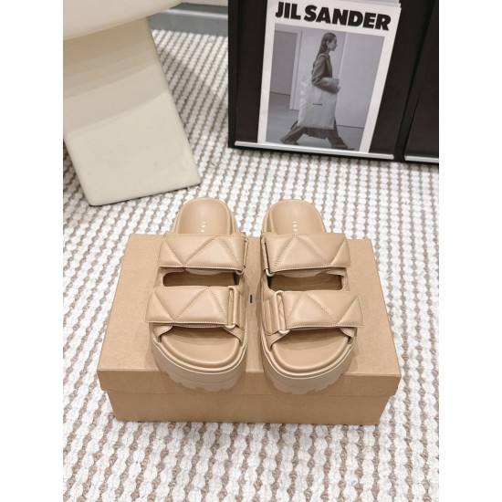 Inuikii Slippers Collection
Women 35-40
