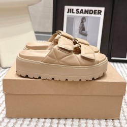 Inuikii Slippers Collection
Women 35-40

