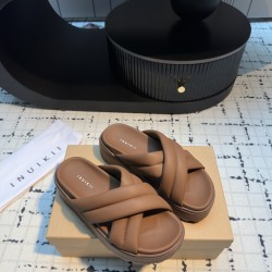 Inuikii Slippers Collection
Women 35-40
