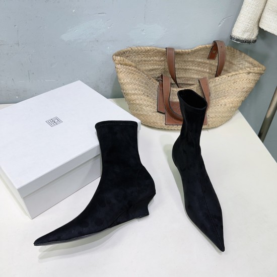 Toteme Shoes Collection
Women 35-40