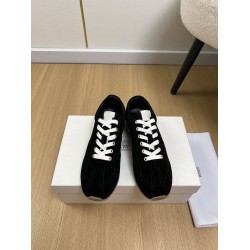 Toteme Shoes Collection
Women 35-40