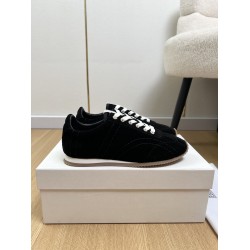 Toteme Shoes Collection
Women 35-40