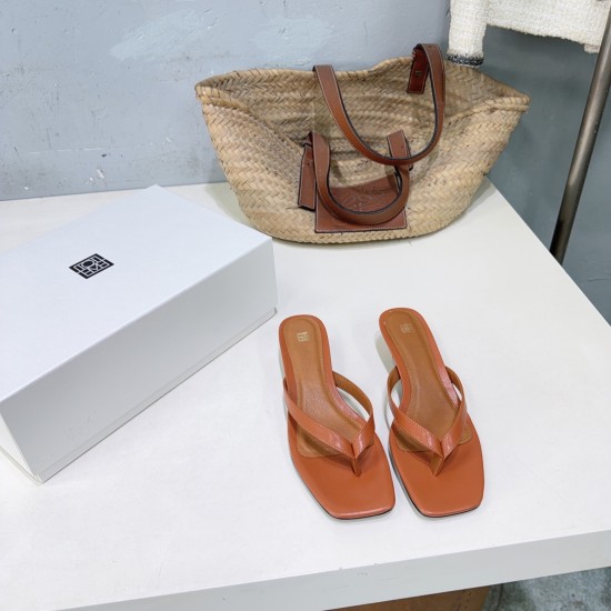 Toteme Shoes Collection
Women 35-40
