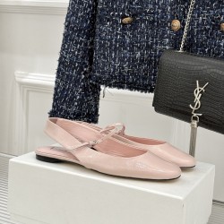 Toteme Shoes Collection
Women 35-40