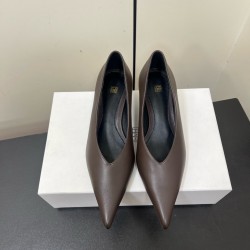 Toteme Shoes Collection
Women 35-40