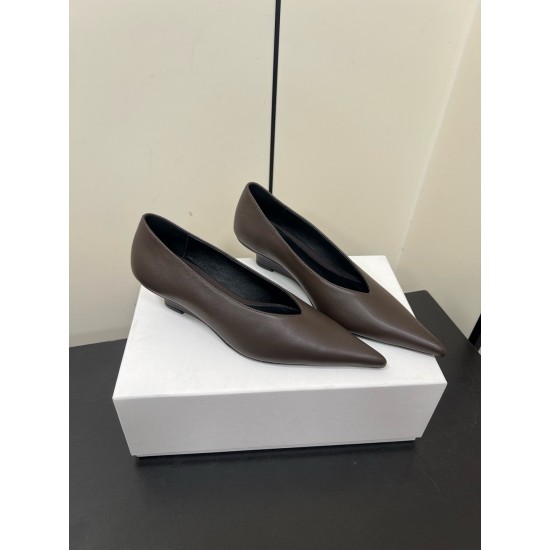 Toteme Shoes Collection
Women 35-40