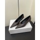 Toteme Shoes Collection
Women 35-40