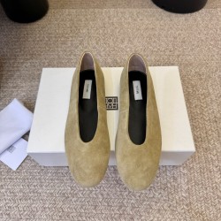 Toteme Shoes Collection
Women 35-40